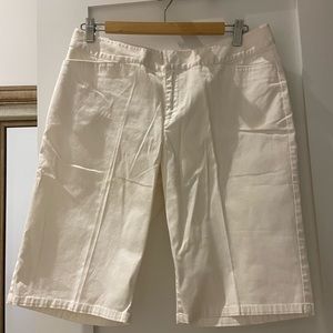 Tommy Bahama Bermuda length shorts size 8